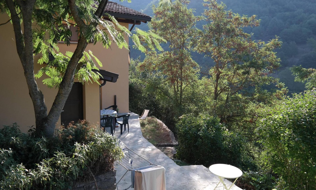 Borgo Val di Taro Apartment | 2 Bed Flat - Pets - Pool - Garden - Parking