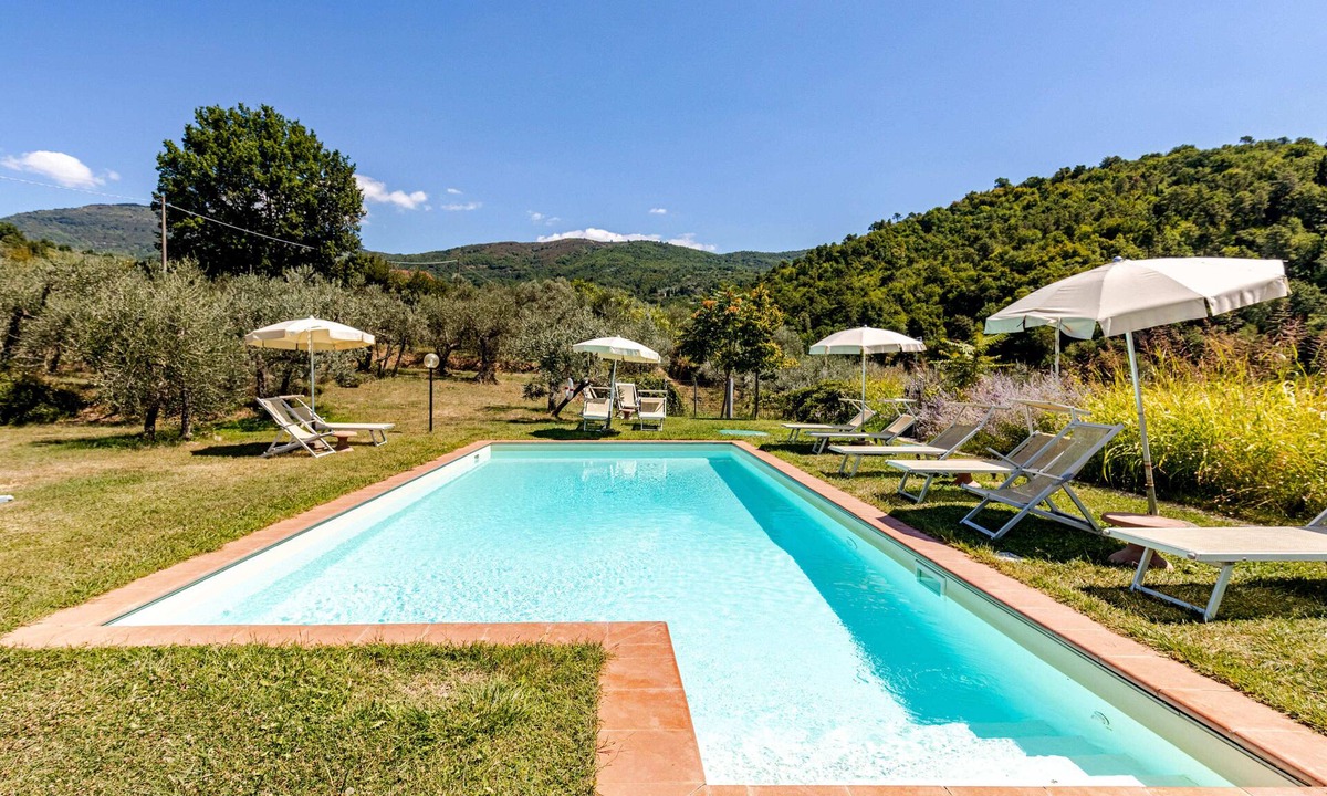 Castelfranco di Sopra Apartment | Apartment in Tuscan Farmhouse with Swimming Pool and All Amenities