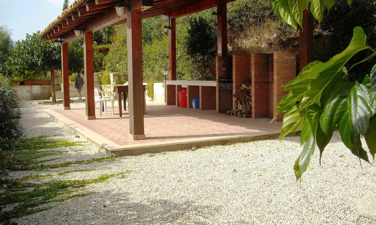 Menfi Apartment | Apartment Calliope is ideal for a couple with two babies.