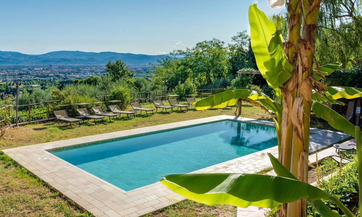 San Martino alla Palma Apartment | Apartment 'Il Poderaccio Scirocco' with Shared Pool, Wi-Fi and Air Conditioning