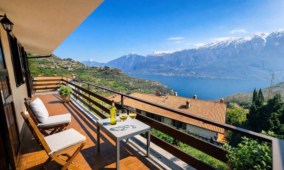 Prabione Apartment | Appartamento Angela by Theater Home - with marvellous lake view