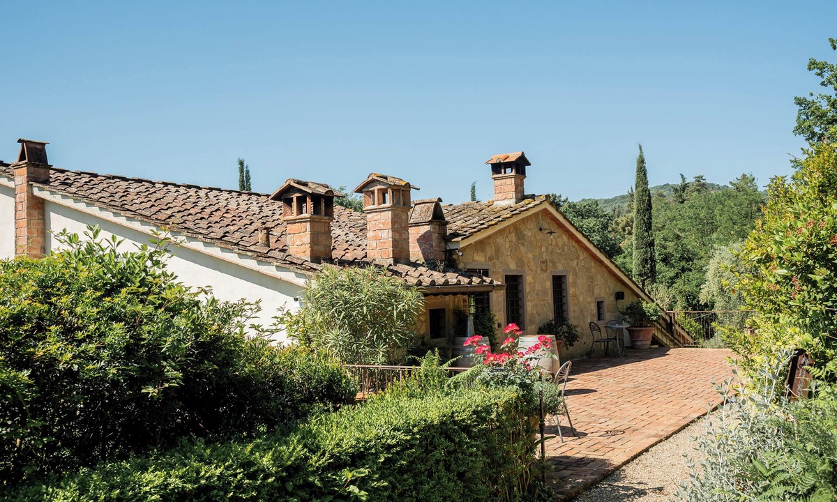 Casalguidi House | Authentic Tuscan Farmhouse with a Private Pool, Garden, and 7 Bedrooms
