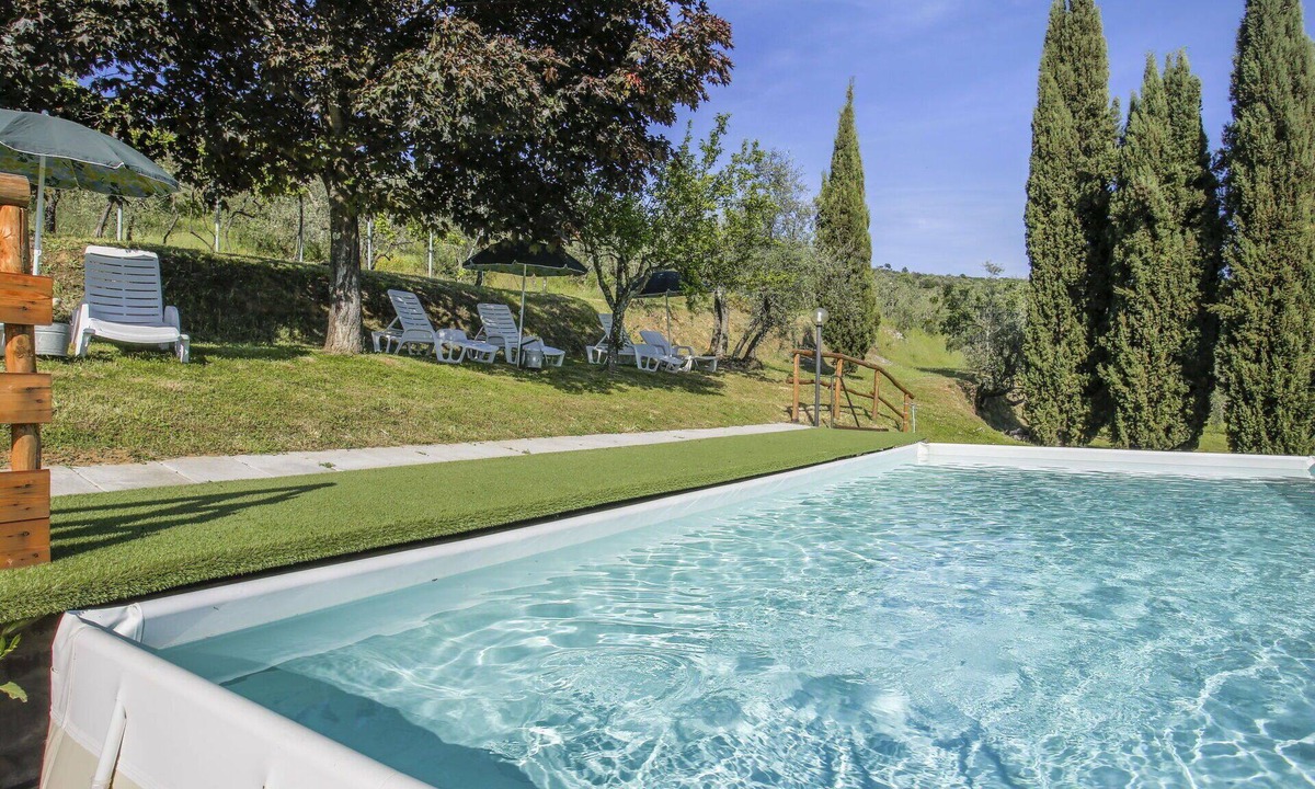 Castelfranco di Sopra Villa | Beautiful apartment in villa for 4 people with WIFI, pool, TV and patio