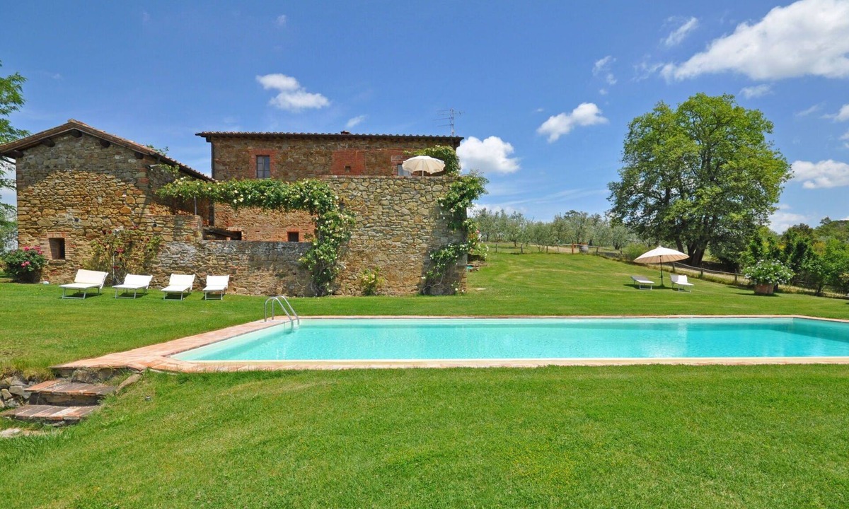 Castelnuovo Berardenga Apartment | Beautiful apartment for 2 people with pool, A/C, WIFI, pets allowed and panoramic view