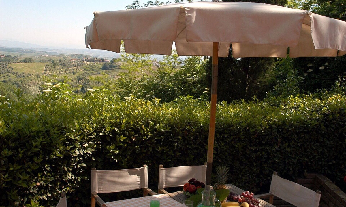 Montaione Apartment | Beautiful apartment for 6 people with WIFI, A/C, pool, TV and pets allowed, close to San Gimignano