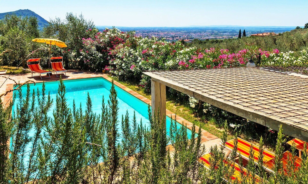 Pieve a Nievole Villa | Beautiful private villa with hot tub, WIFI, private pool, A/C, TV, patio and pets allowed