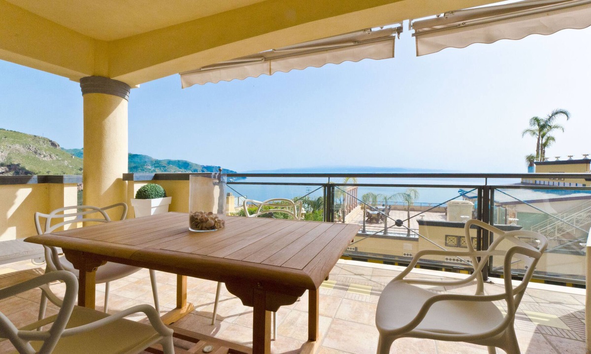 Taormina Apartment | Beautiful View, Pool ,two steps from city center !