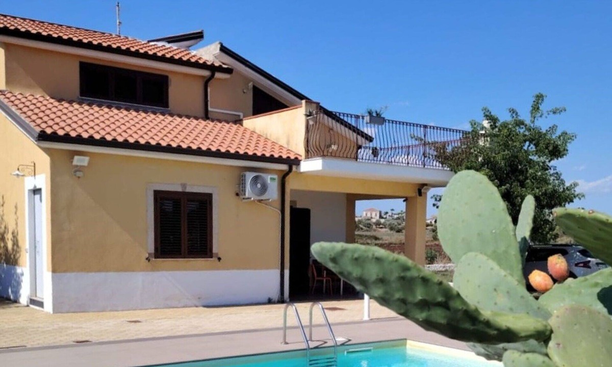 Casa Papa House | Beautiful villa for 4 guests with WIFI, A/C, private pool, TV and terrace