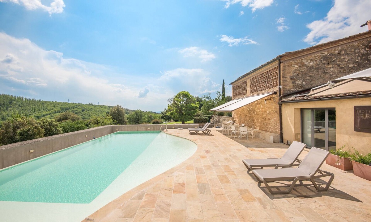 Simignano Apartment | Brotes: Chic Apartments in Tuscany, Pool, Hot Tub, Shared Sauna, WiFi & Air Conditioning
