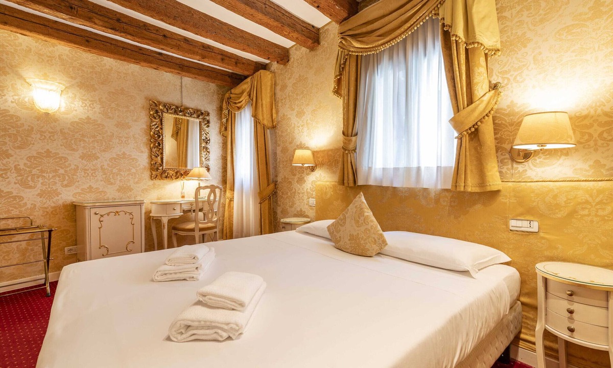 Castello Bed & Breakfast | Ca' di Malta Room 7 by Wonderful Italy