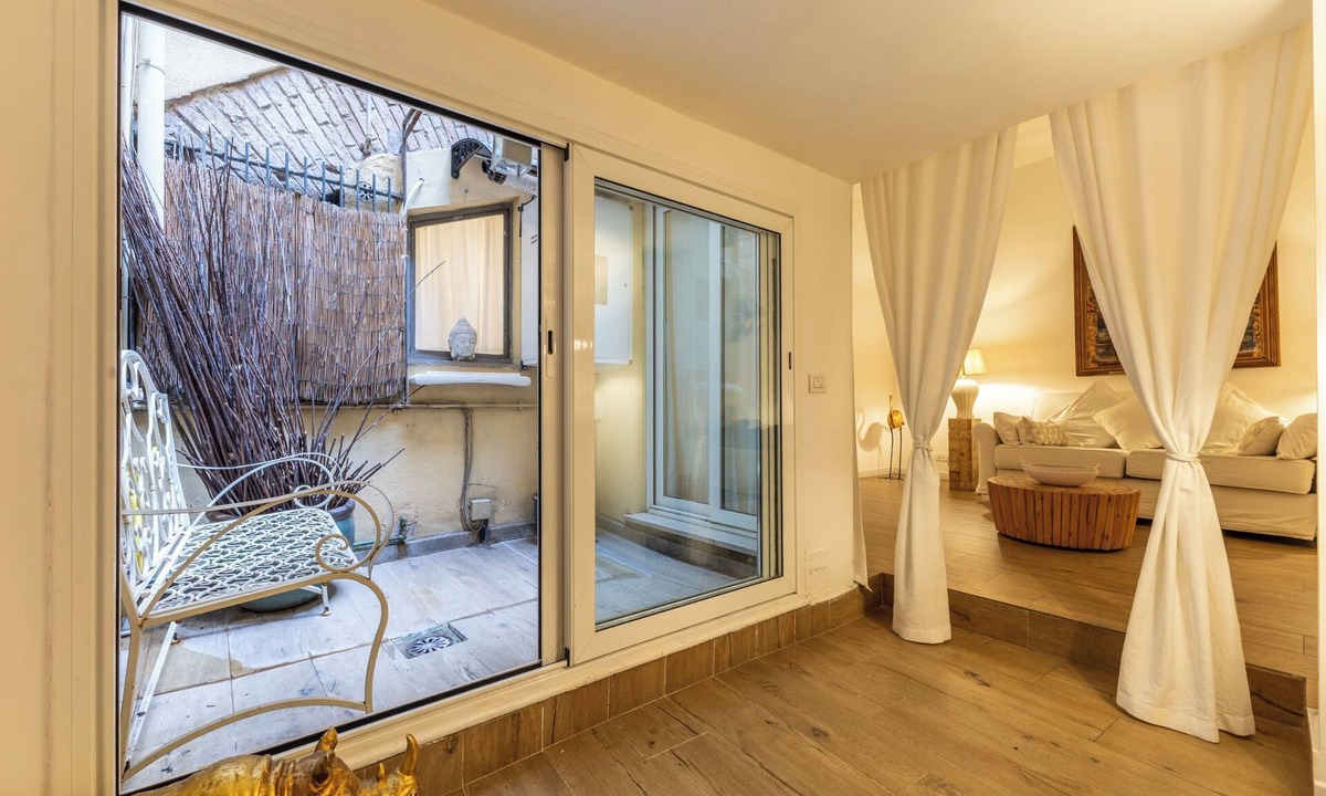 Rione VII Regola Apartment | CAMPO DEI FIORI HISTORIC APARTMENT