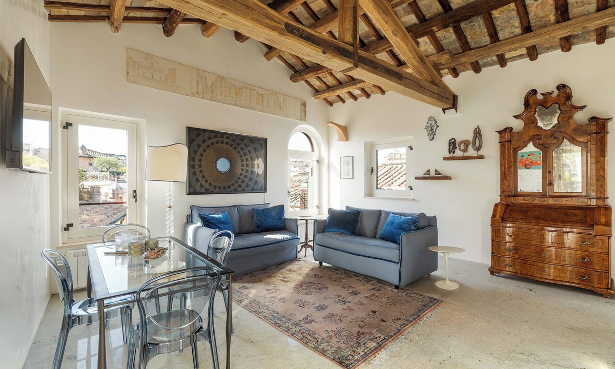 Rione III Colonna Apartment | Casa Adriana, a Burghesius home