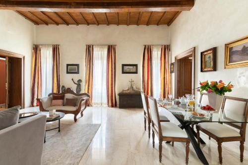 Rome City Centre Apartment | Casa Campidoglio -Luxury Apartment Piazza Venezia Direct View