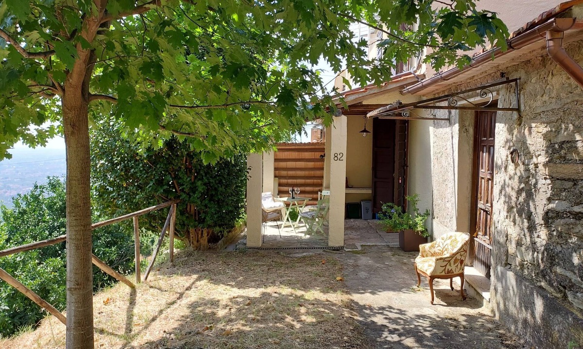 Strettoia Apartment | 'Casa Peppina' mit Terrasse by Interhome