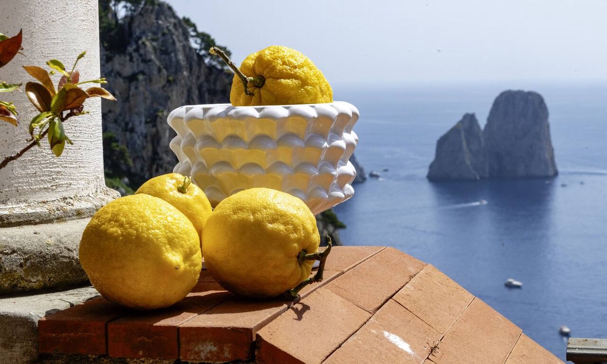 Marina Piccola House | Central Traditional Caprese Villa overlooking the Faraglioni in Marina Piccola