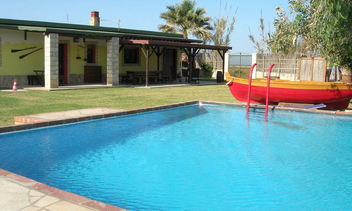 Avola Villa | Chalet with private pool for 10 people and Double villa for another 20 people