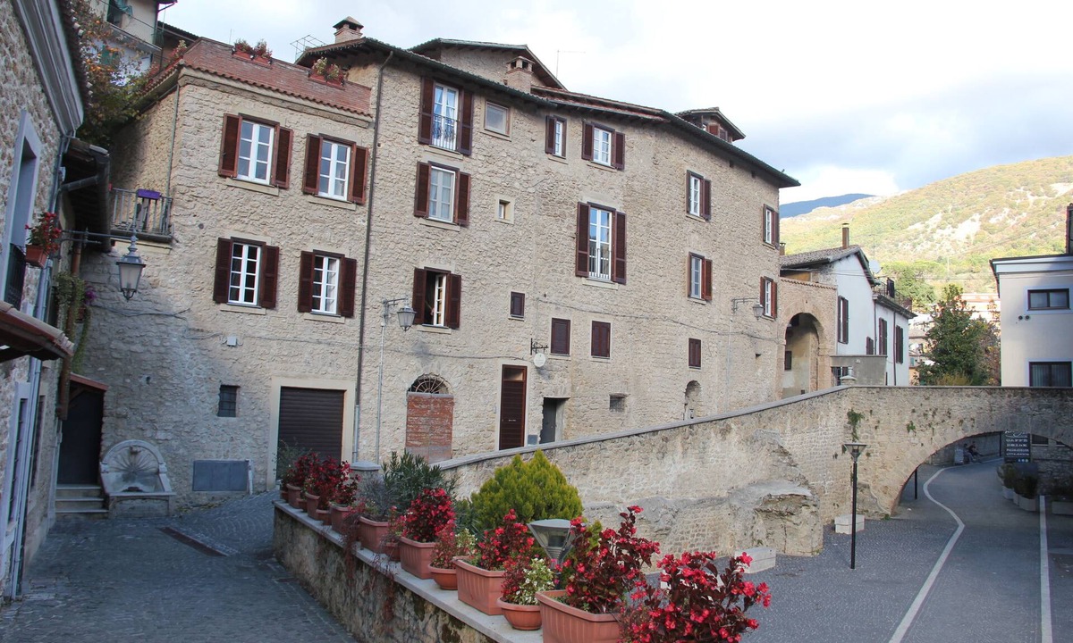 Subiaco Apartment | Charming apartment in a 17th-century building in the historic center.