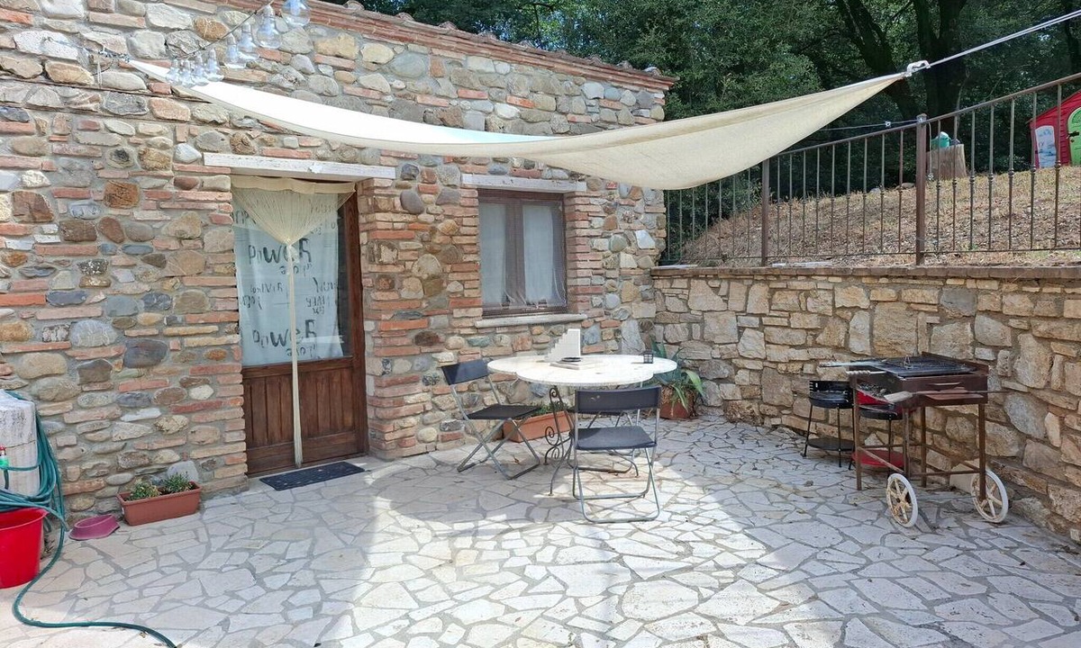 Serre di Rapolano Apartment | Charming Tuscan Stone Farmhouse Retreat for Two
