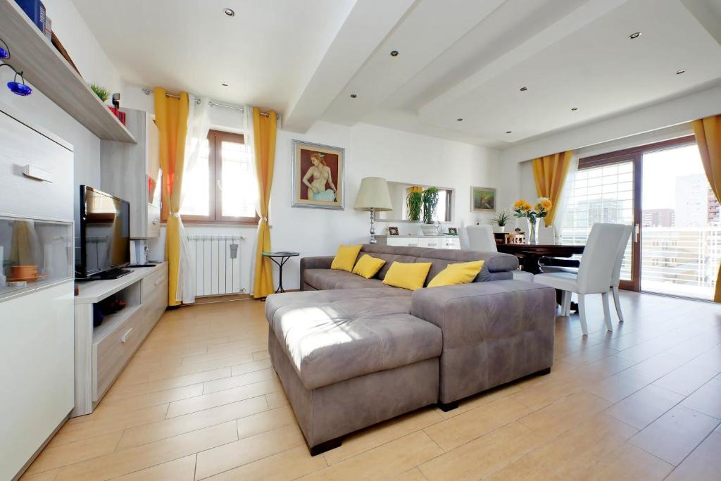 Quartiere XXXI Giuliano Dalmata Apartment | Chic penthouse on two floors