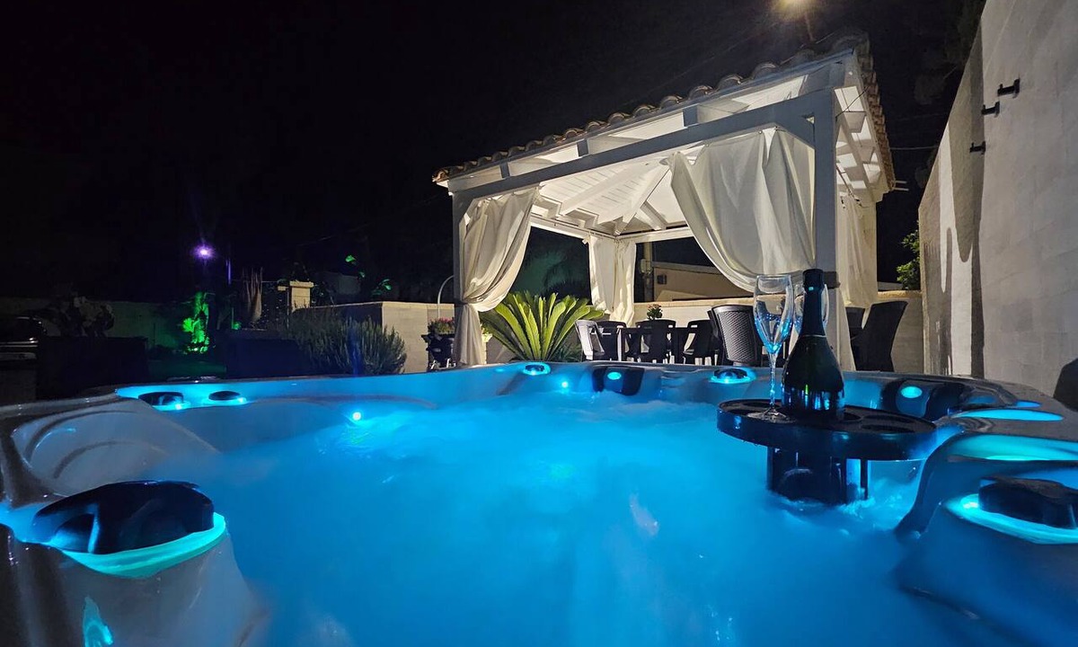 Avola House | Comfortable, Welcoming Family Villa Just Steps from the Sea