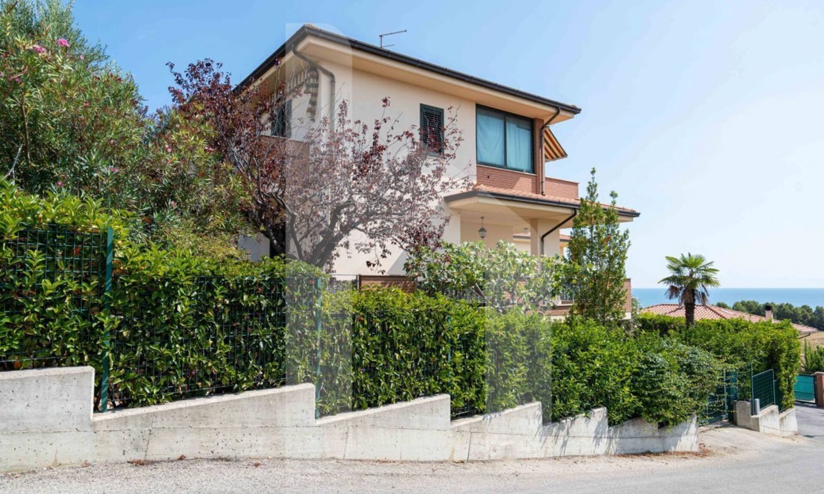 Pineto Villa | Completely independent and with its own private garden, Villa Mila is strategically located, ideal for those wishing to enjoy a beach vacation in the peace and quiet of a residential area well connected to the city center.