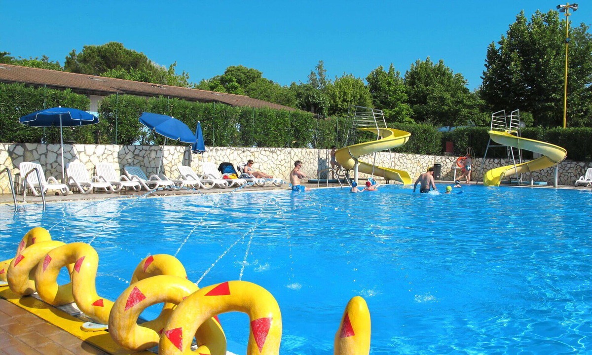 Cisano House | Cosy apartment in villa for 6 guests with WIFI, pool, A/C and terrace