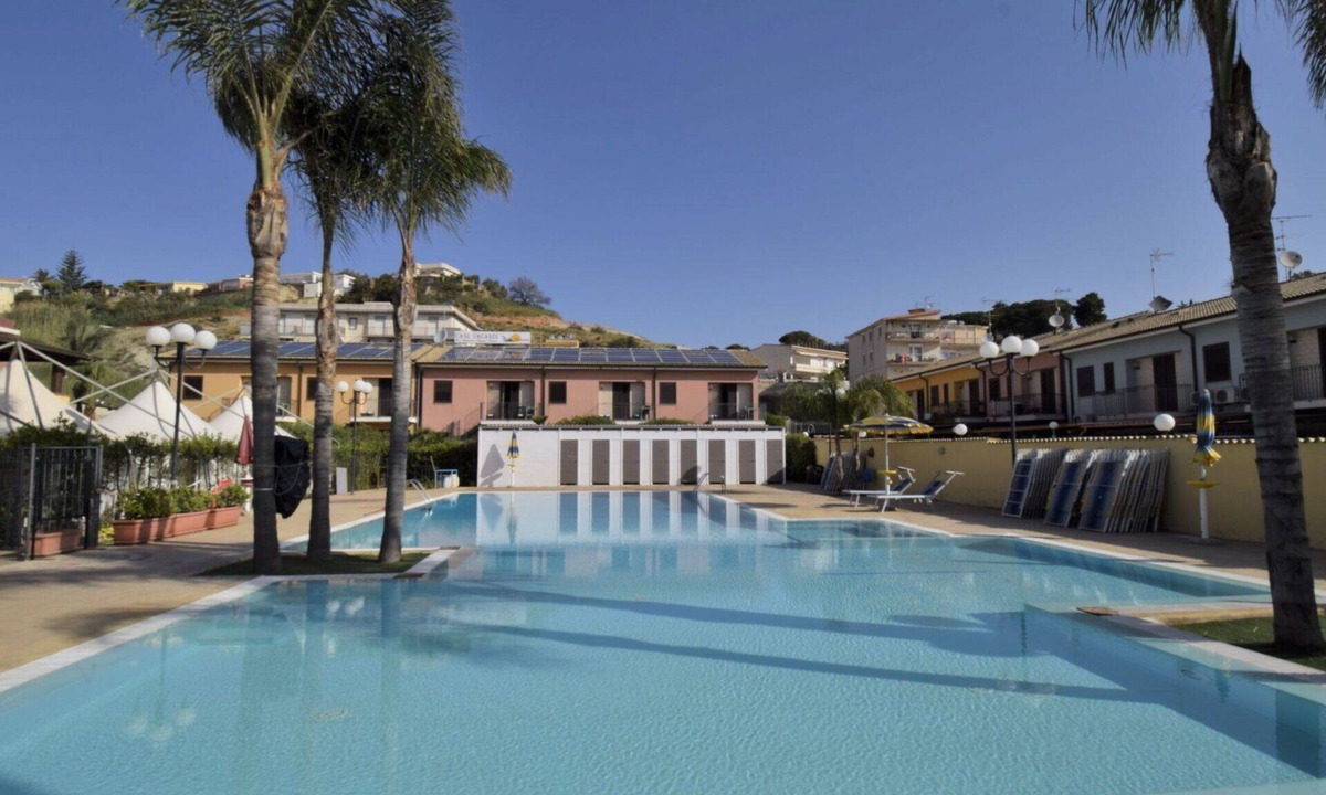 Porto Empedocle Apartment | Cosy apartment for 4 guests with WIFI, A/C, pool, TV and balcony
