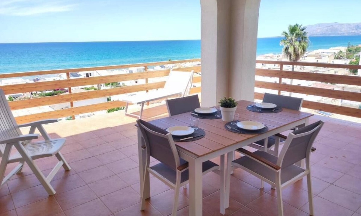 Alcamo Marina House | Cozy and bright house with 6 beds and a panoramic terrace overlooking the sea.