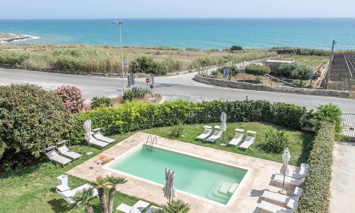Cava dʼAliga Apartment | Cozy apartment in Cava D'Aliga with WiFi