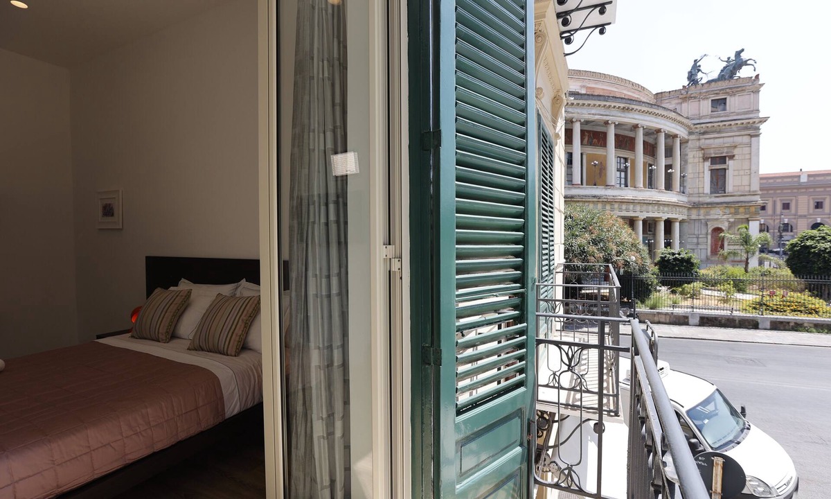 Ruggero Settimo Apartment | Devalù Politeama elegante appartamento al centro