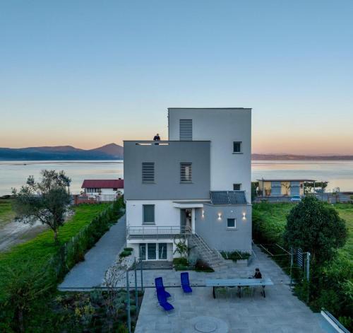 Lungolago House | DomusBiri