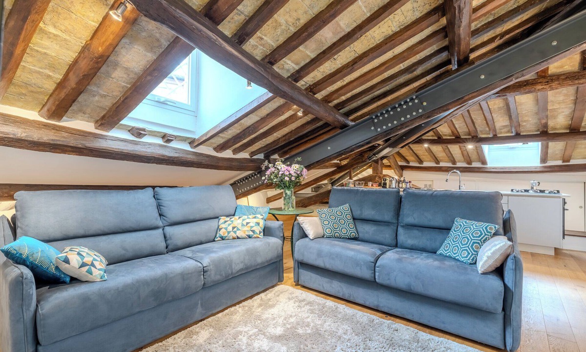 Rione VII Regola Apartment | Elegant historic apartment, Dimora Capo di Ferro
