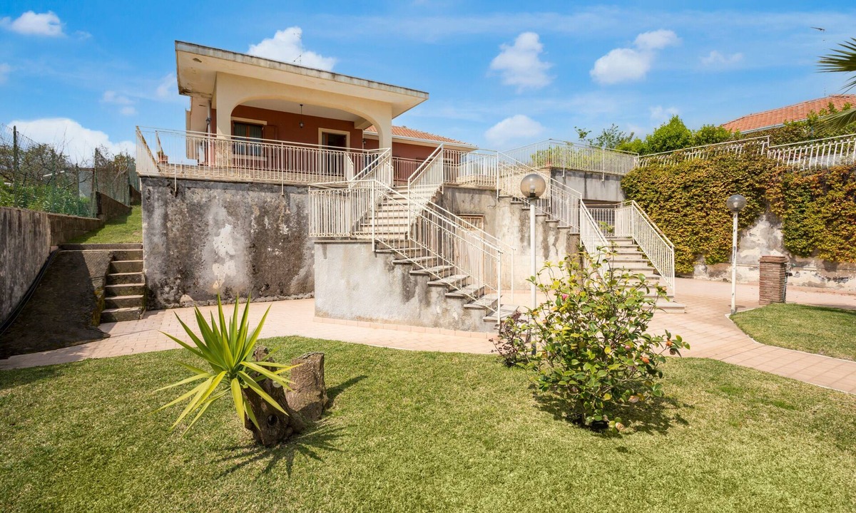 Zafferana Etnea Villa | Elegant Villa with Private Garden near Etna and Taormina