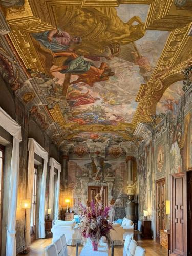 Sant' Ambrogio Apartment | Frescoed Renaissance Palazzo with 4 Ensuites near Duomo