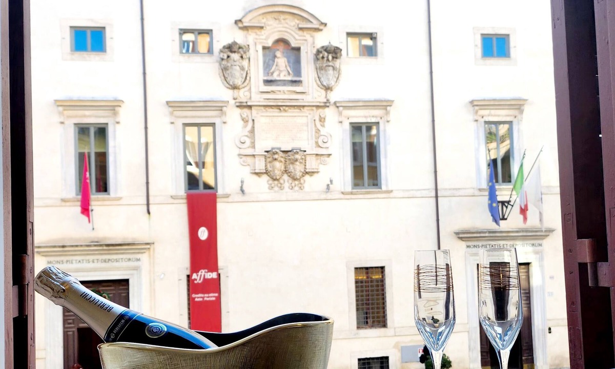 Rione VII Regola House | Golden palace luxury guest house