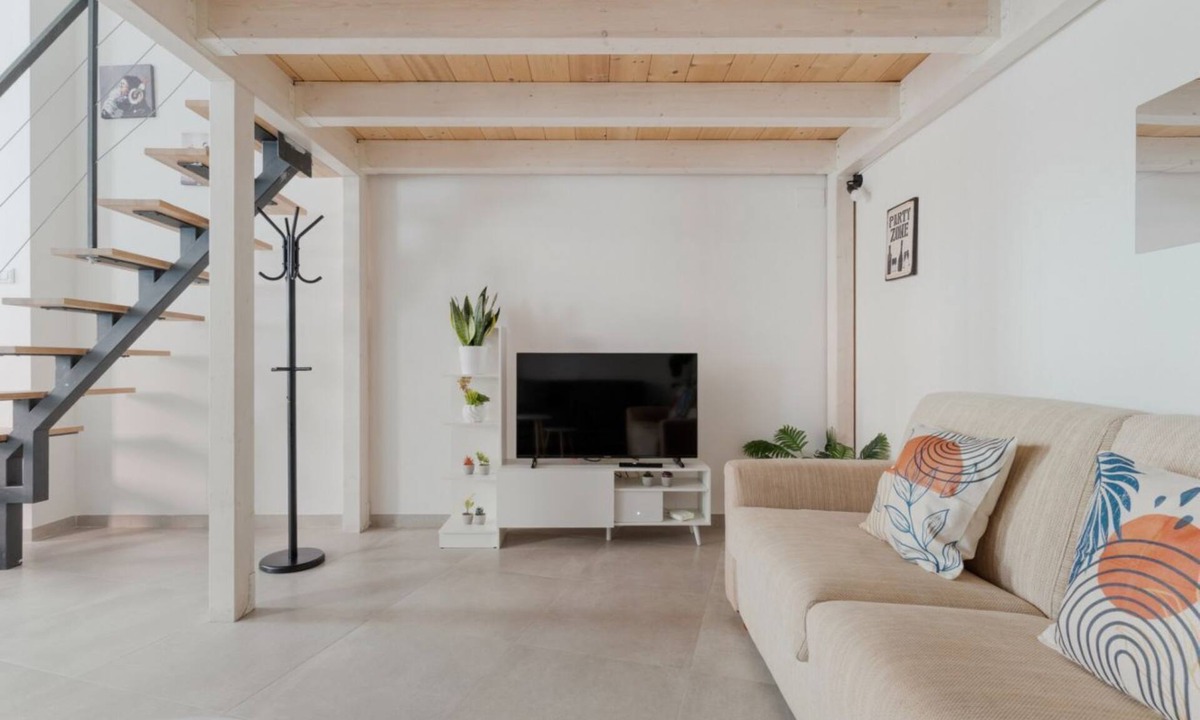 Affori House | GuestHost - A comfortable and welcoming 56 square meters studio apartment, perfect for five people, located on the ground floor of a building with a private entrance.The property is located in the Affori neighborhood, an area full of amenities, including