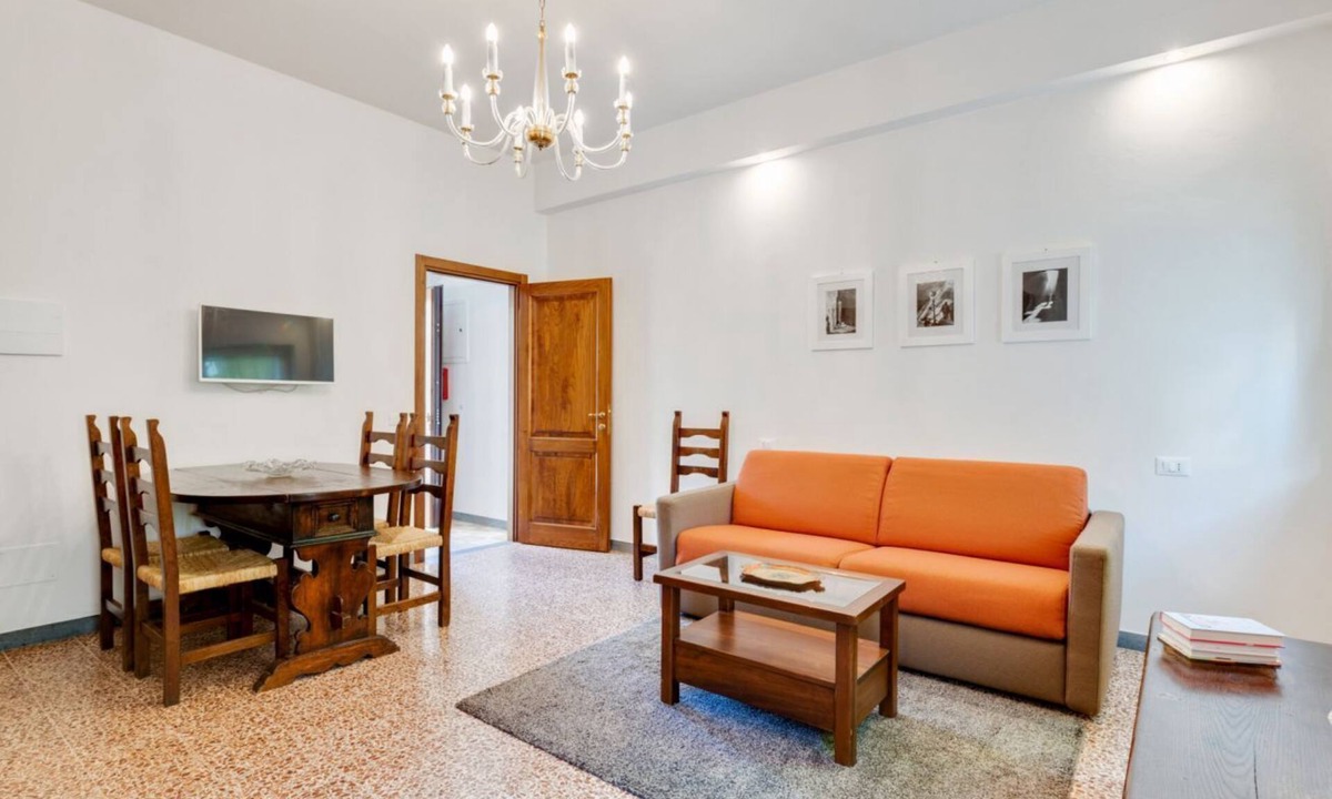 Isolotto Apartment | GuestHost - Cozy 50 sqm apartment, able to accommodate up to 5 people, located on the ground floor (1 low step to access to it) of a farmhouse surrounded by greenery, a short distance from the center of Florence. The property is located a few meters from