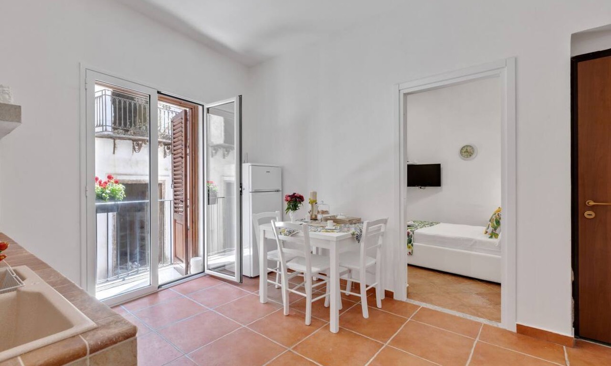 Castellammare Apartment | GuestHost - Cozy 60 sqm apartment, for 3 people, with 3 balconies and located on the 2nd floor of a renovated building without lift. The property is located in the heart of the historic center (Traffic Restricted Area), inside Vucciria area, one of the c