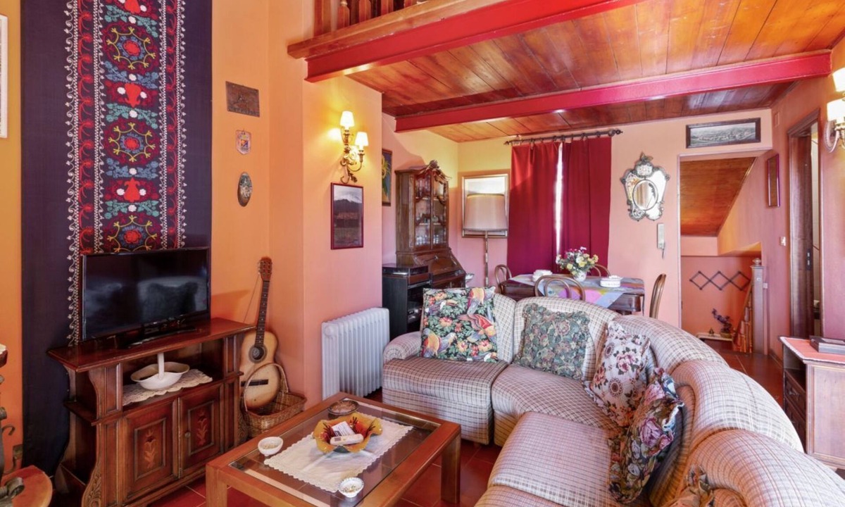 Taormina City Centre Apartment | GuestHost - Cozy loft of 60 square meters perfect for 4 people, located on the second floor of a period building without elevator, located in the heart of Taormina.The Greek Theater, the Castle, Naumachie and Villa Comunale Park - all the beauties of thi