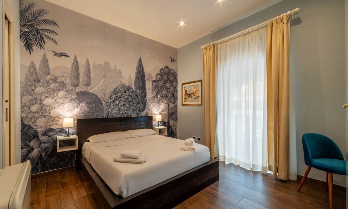 Sallustiano House | GuestHost - Lovely room, with private bathroom, ideal for 2 guests in 20 square meters of space, is part of the Sallustian Guest House.The Guest House is located on the second floor, without elevator, of an elegant period building and consists of 5 priva