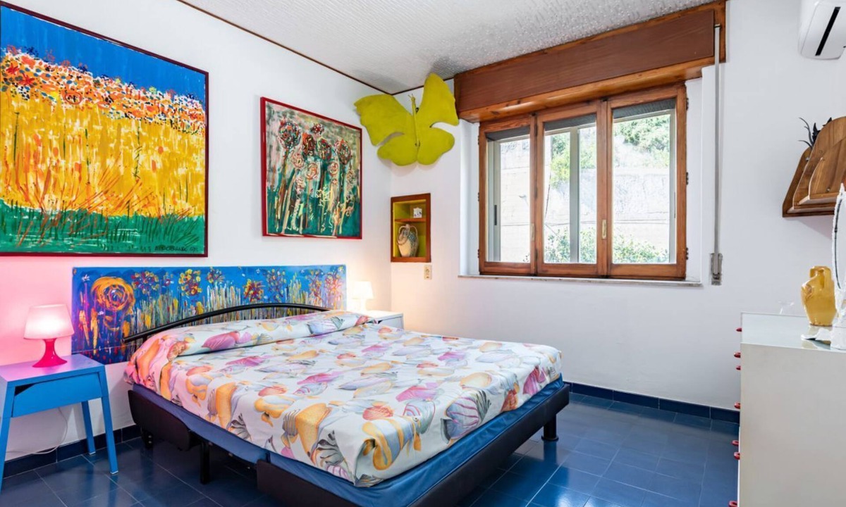 Spisone Apartment | GuestHost - Please note that from 20 May 2025 to 5 June 2025 the facade will be under construction.Cozy 41 sqm studio flat with sea view, perfect for 4 people, located on the ground floor of a building. The property is located in the Spisone area (Taormi
