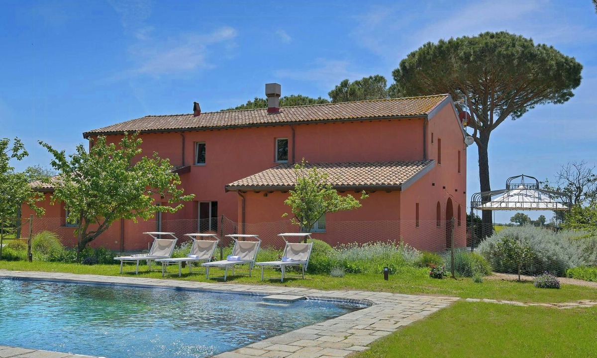 Roccastrada House | Historic villa in Tuscan Maremma with bio lake