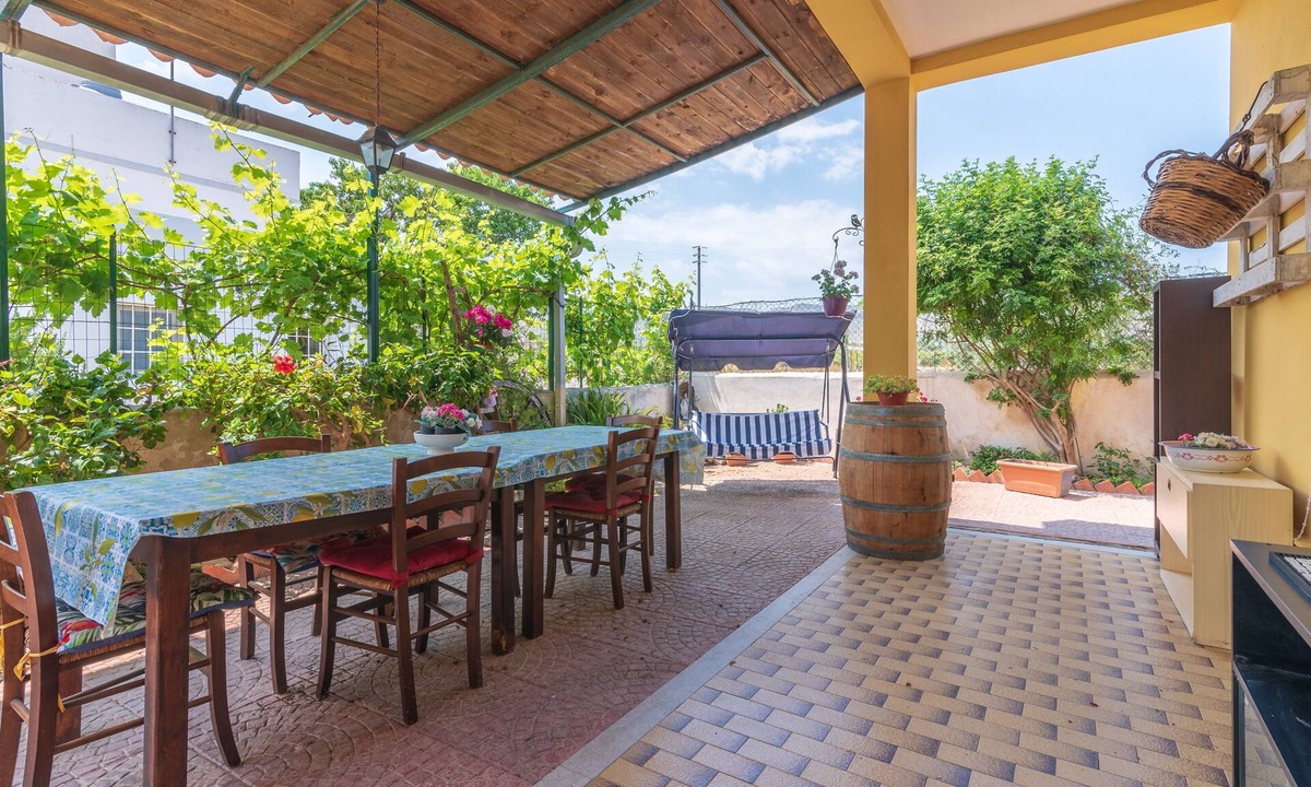 Falaride House | Holiday Home 'Casale Siculo' with Wi-Fi, Garden and Terrace