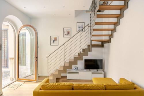 Sant' Ambrogio Apartment | Home Garden Pilastri