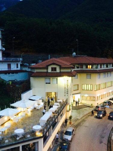 Piazza-Tralia-Pendolo Hotel | Hotel Ristorante Montuori
