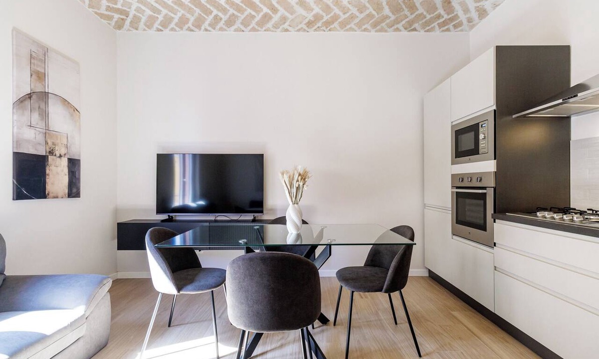 Old Town Apartment | House Chiara| WiFi Parking Station downtown Modena