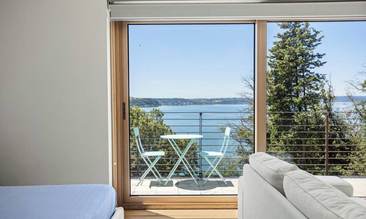 Lake Bracciano House | Lake Bracciano villa with private beach