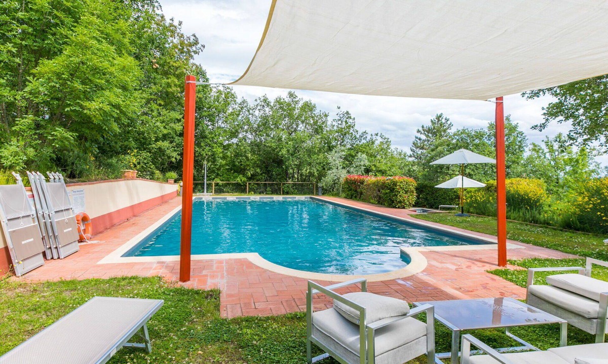 Gaiole in Chianti Apartment | Lovely apartment for 6 people with WIFI, A/C, pool, TV, patio and panoramic view