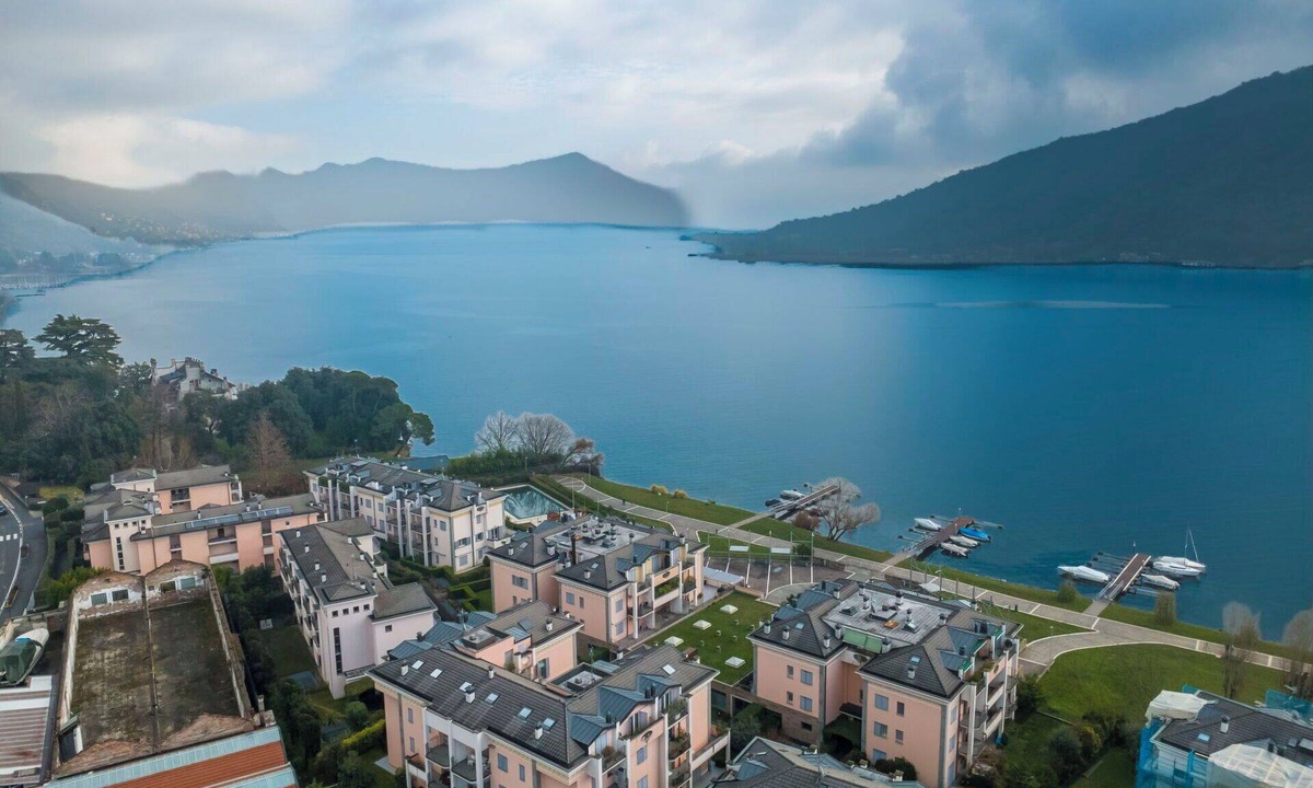 Sarnico Apartment | Lovely apartment for 4 guests with A/C, WIFI, TV and terrace