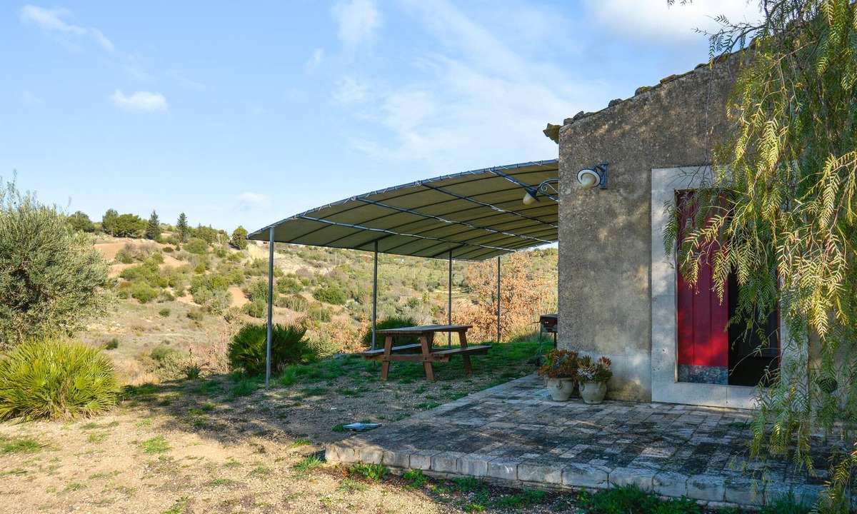 Chiaramonte Gulfi House | Lovely home in Chiaramonte Gulfi with house a panoramic view